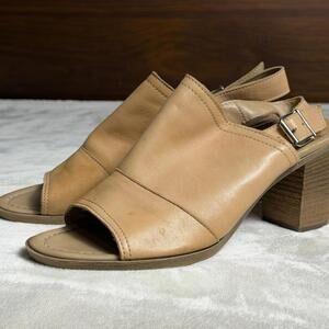 Sophia Milano Tan Leather Slingback Block Heel Peep-Toe Sandals - Size 9.5